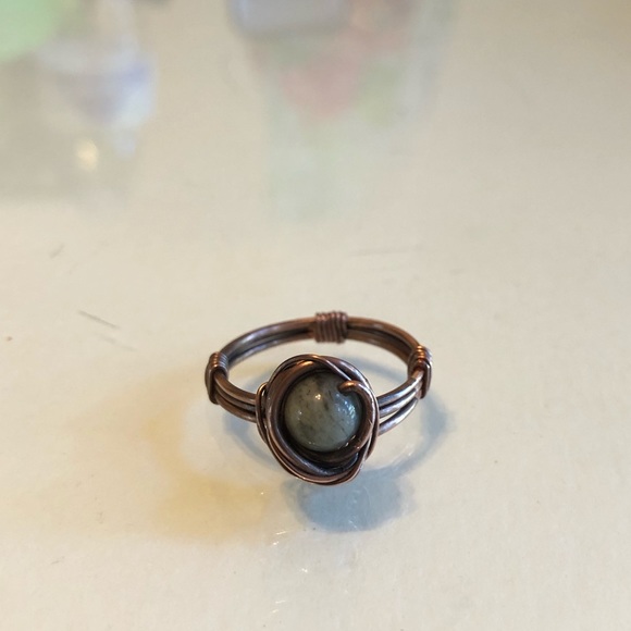 Handmade moonstone copper wire ring - Picture 2 of 3